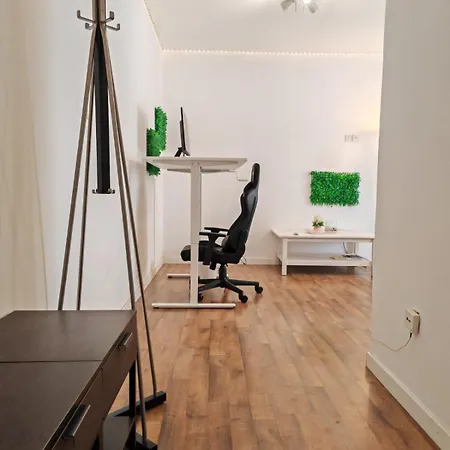 Work & Chill - Stylish Studio, Ergonomic Office Setup Ларнака