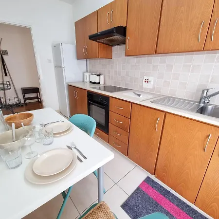 Appartement Work & Chill - Stylish Studio, Ergonomic Office Setup Larnaca