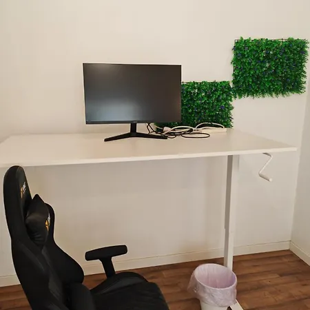 Appartement Work & Chill - Stylish Studio, Ergonomic Office Setup *