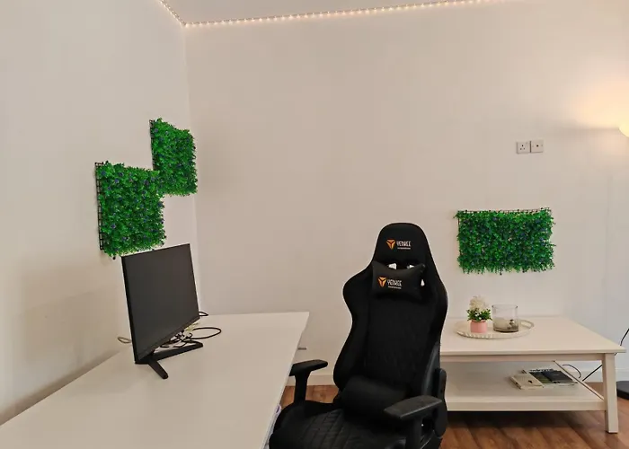 Work & Chill - Stylish Studio, Ergonomic Office Setup Apartamento *