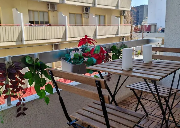 Work & Chill - Stylish Studio, Ergonomic Office Setup Lárnaca